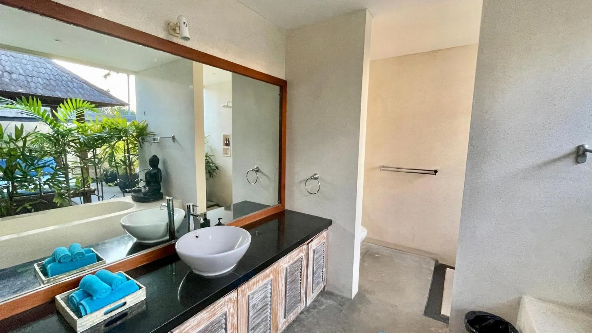 Classic Tropical Villa With Private Pool In Umalas Dalung  Indonesia